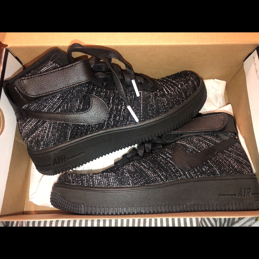 (BRAND NEW) NIKE AIRFORCE1 FLYKNIT